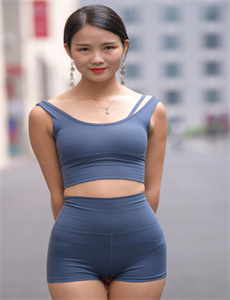 《女学生公交车上疯狂输出-骨瘦如柴的女人》