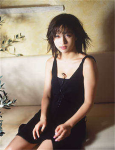 《果冻传媒儿子惹事母亲上门-风流艳妇90分钟完整版》