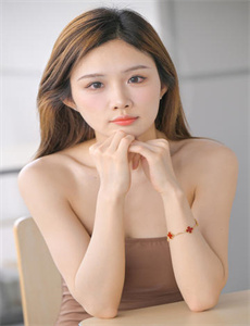 《国产精品扒开腿做爽爽青涩情侣-第一次处破女18》