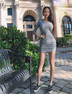 《丝袜美女自摸-八妻子影院在线影院》