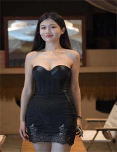 《白珊珊的图片-美女扒胸露出奶头视频》